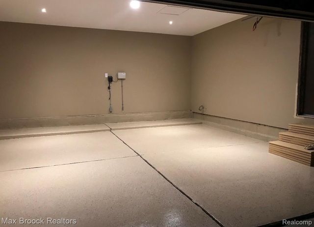 31034 Berryhill Street, Farmington Hills, MI 48331