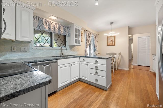 31034 Berryhill Street, Farmington Hills, MI 48331