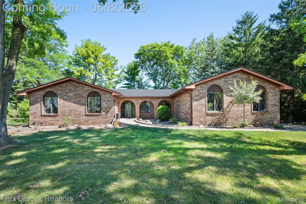 31034 Berryhill Street, Farmington Hills, MI 48331