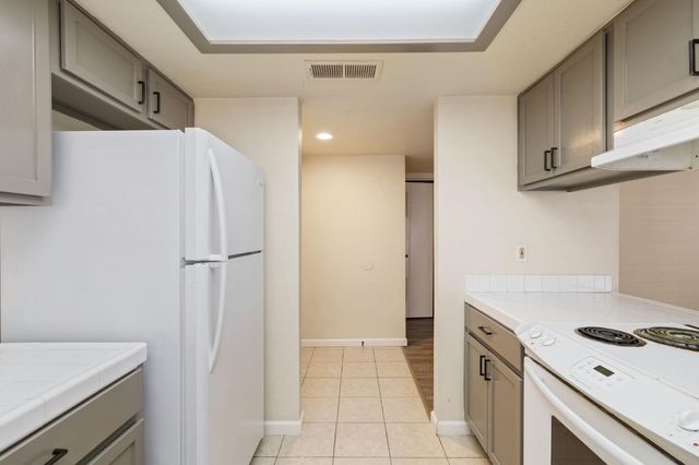 7675 N 1st St #136, Fresno, CA 93720