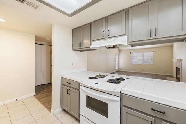 7675 N 1st St #136, Fresno, CA 93720