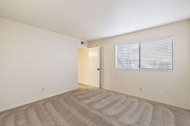7675 N 1st St #136, Fresno, CA 93720