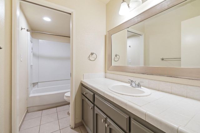 7675 N 1st St #136, Fresno, CA 93720