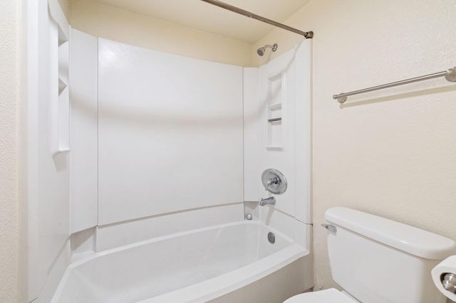 7675 N 1st St #136, Fresno, CA 93720