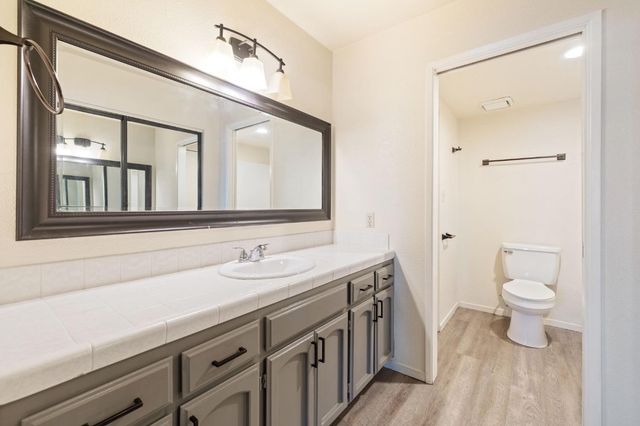 7675 N 1st St #136, Fresno, CA 93720