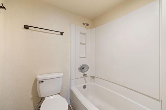 7675 N 1st St #136, Fresno, CA 93720