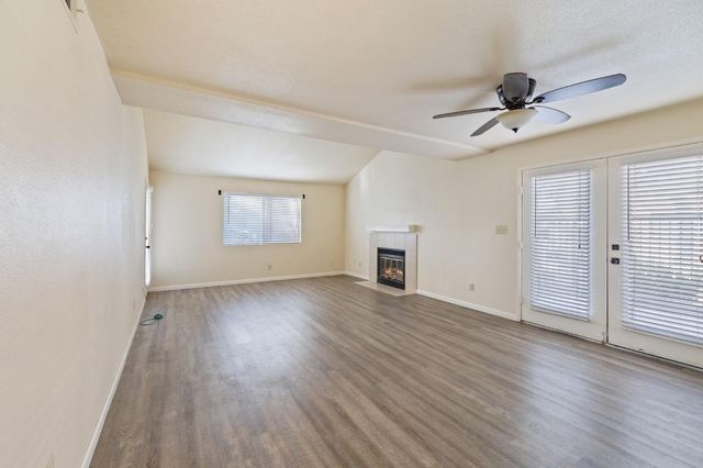 7675 N 1st St #136, Fresno, CA 93720
