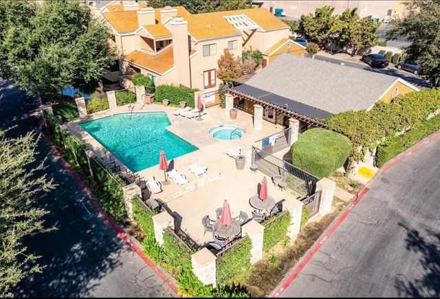 7675 N 1st St #136, Fresno, CA 93720
