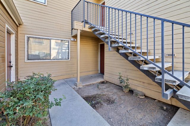 7675 N 1st St #136, Fresno, CA 93720