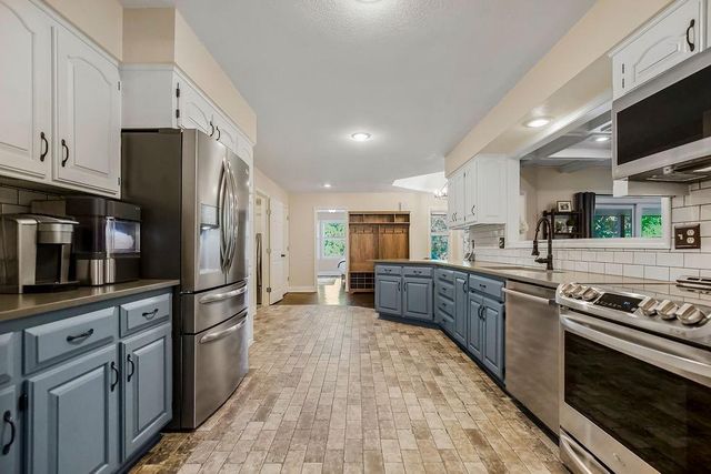 20260 178th Street, Tonganoxie, KS 66086