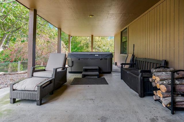 20260 178th Street, Tonganoxie, KS 66086