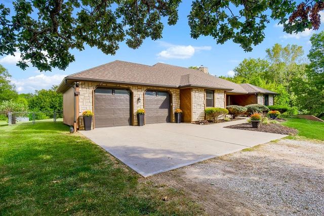 20260 178th Street, Tonganoxie, KS 66086