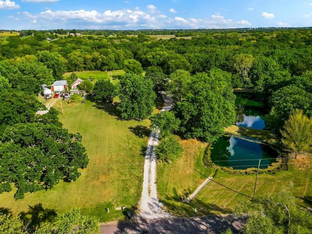 20260 178th Street, Tonganoxie, KS 66086