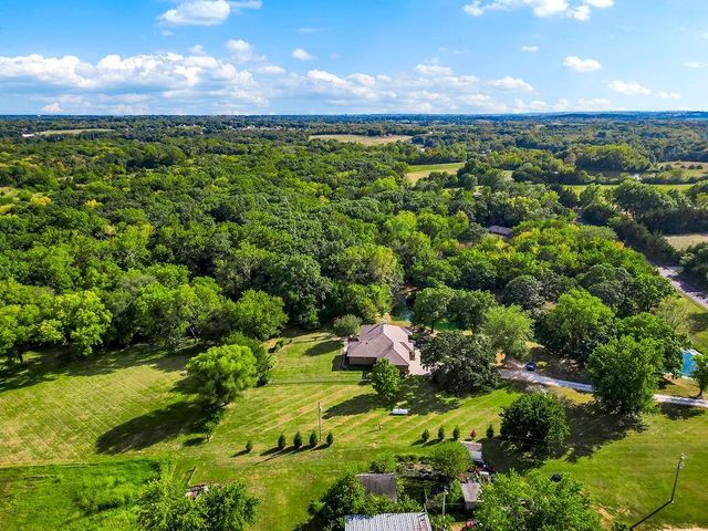 20260 178th Street, Tonganoxie, KS 66086