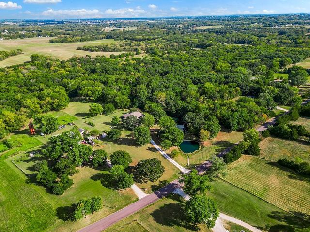 20260 178th Street, Tonganoxie, KS 66086