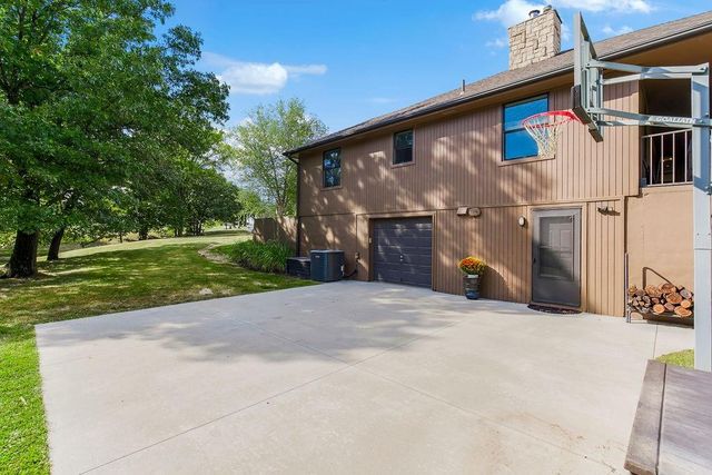 20260 178th Street, Tonganoxie, KS 66086