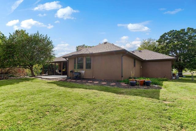 20260 178th Street, Tonganoxie, KS 66086