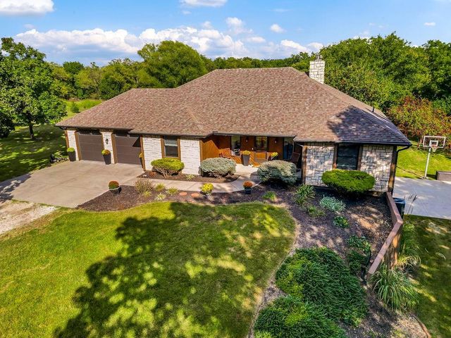 20260 178th Street, Tonganoxie, KS 66086