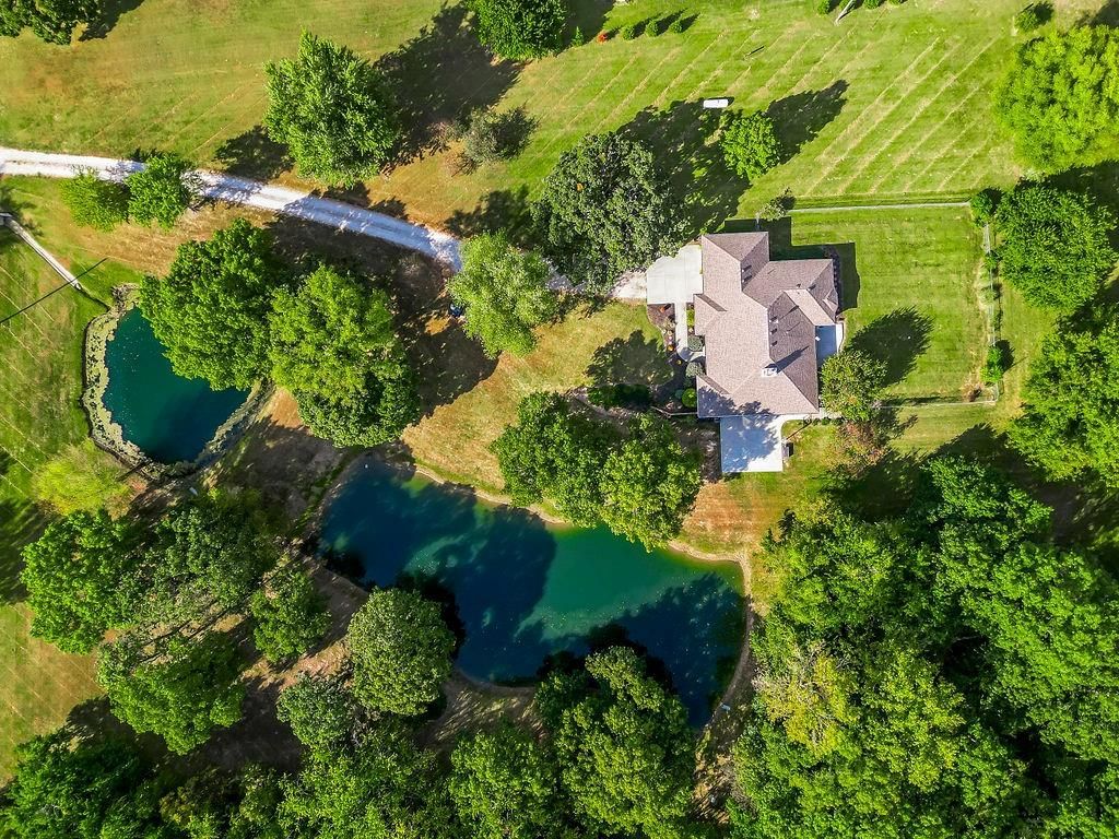 20260 178th Street, Tonganoxie, KS 66086
