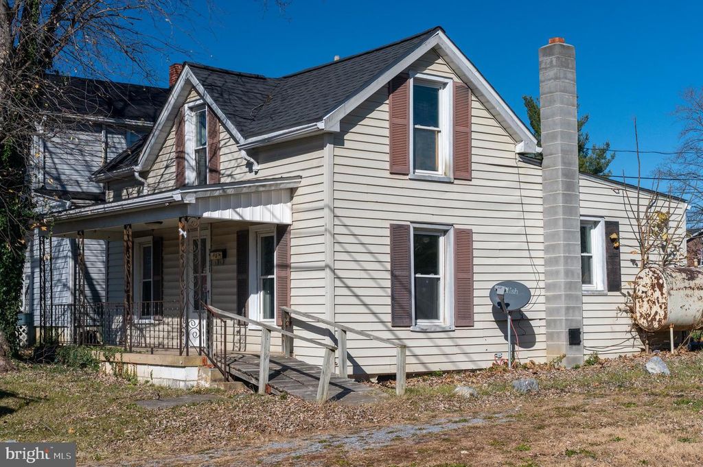 488 ASH ST, Strasburg, VA 22657
