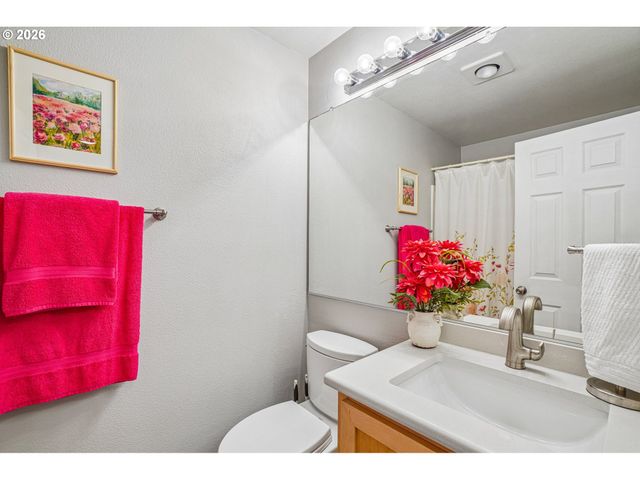14745 Sw SANDHILL Loop 204, Beaverton, OR 97007