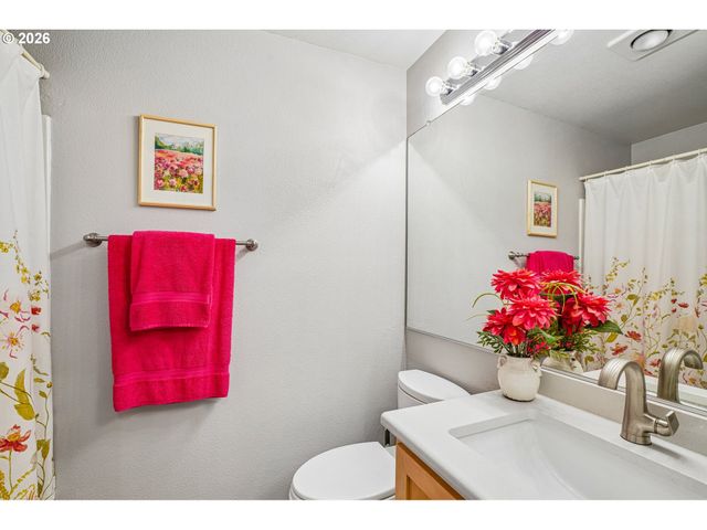 14745 Sw SANDHILL Loop 204, Beaverton, OR 97007