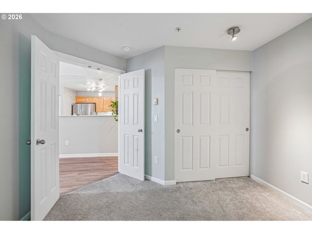 14745 Sw SANDHILL Loop 204, Beaverton, OR 97007