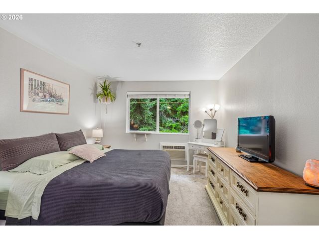 14745 Sw SANDHILL Loop 204, Beaverton, OR 97007