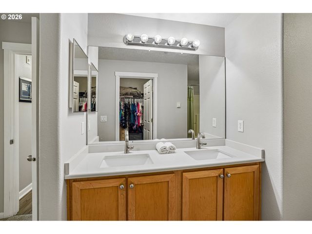 14745 Sw SANDHILL Loop 204, Beaverton, OR 97007