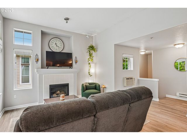 14745 Sw SANDHILL Loop 204, Beaverton, OR 97007