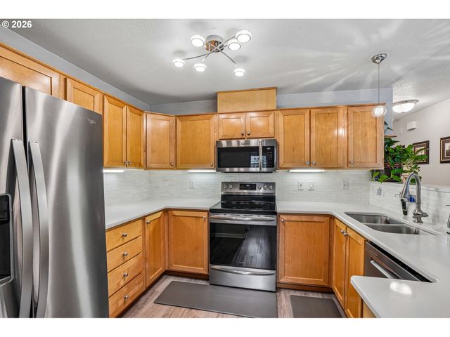 14745 Sw SANDHILL Loop 204, Beaverton, OR 97007
