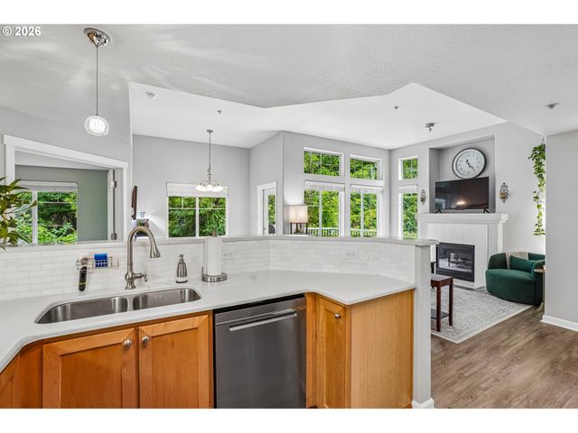 14745 Sw SANDHILL Loop 204, Beaverton, OR 97007