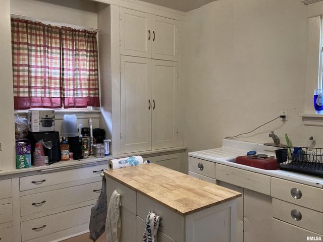 751 MULBERRY Street, Galesburg, IL 61401