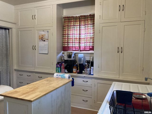 751 MULBERRY Street, Galesburg, IL 61401