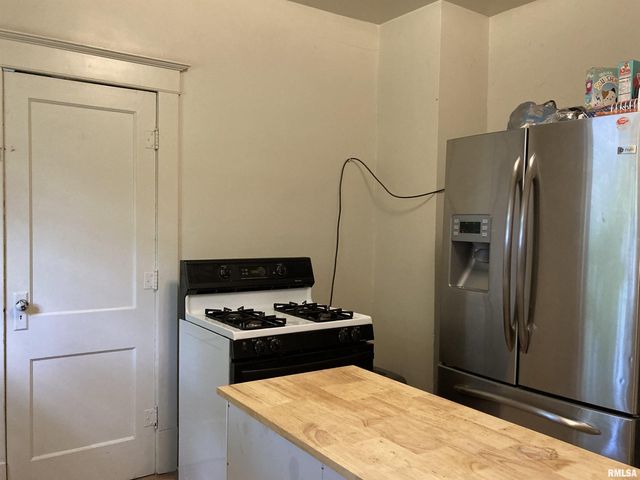 751 MULBERRY Street, Galesburg, IL 61401