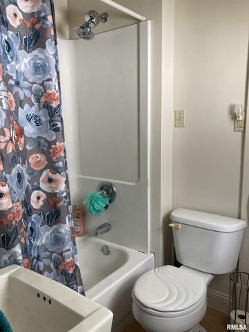 751 MULBERRY Street, Galesburg, IL 61401