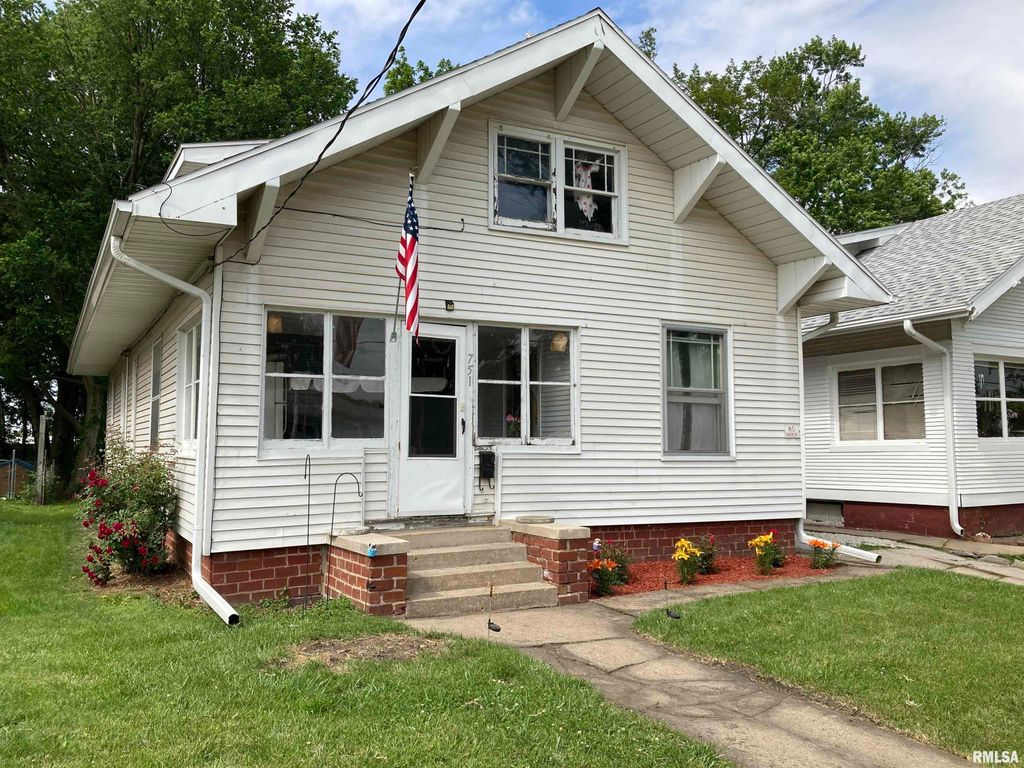 751 MULBERRY Street, Galesburg, IL 61401