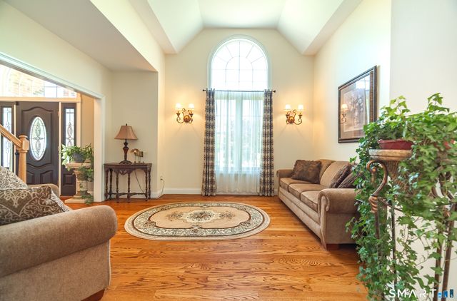 29 Copper Beech Drive, Middletown, CT 06457