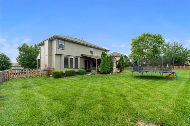 514 NE Viewpark Drive, Lee's Summit, MO 64086