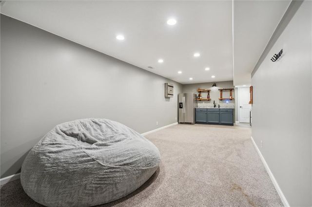 514 NE Viewpark Drive, Lee's Summit, MO 64086