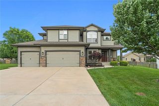 514 NE Viewpark Drive, Lee's Summit, MO 64086