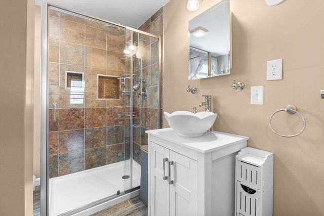 185 Eighteenth St, Lowell, MA 01850