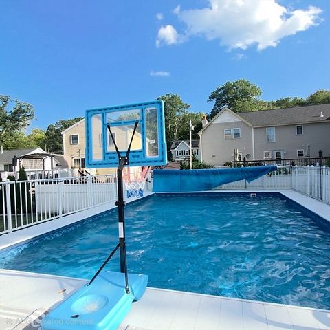 185 Eighteenth St, Lowell, MA 01850