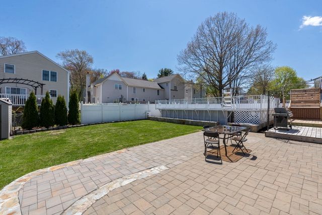185 Eighteenth St, Lowell, MA 01850