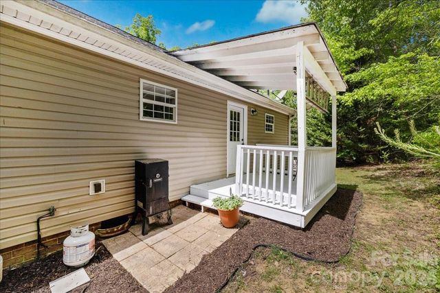 3218 Broadhurst Lane, Clover, SC 29710