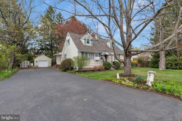 134 W BROAD STREET, Hopewell, NJ 08525