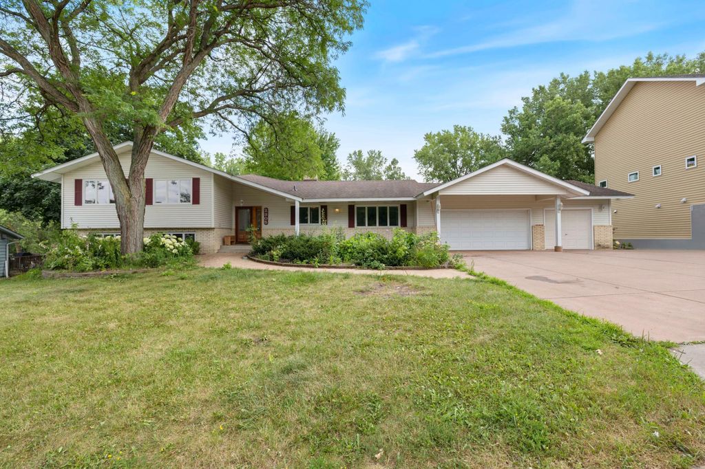 2305 S Skyline Drive S, Burnsville, MN 55337 — exterior