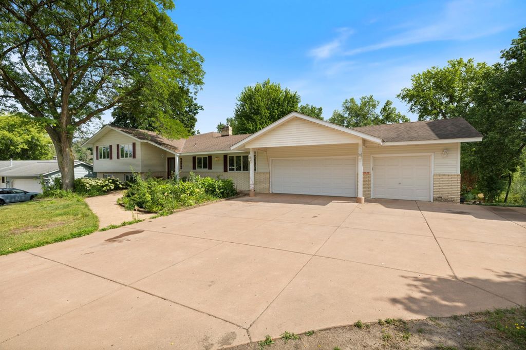 2305 S Skyline Drive S, Burnsville, MN 55337 — photo 2