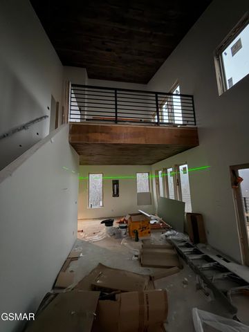 916 Smoky Ct, Gatlinburg, TN 37738