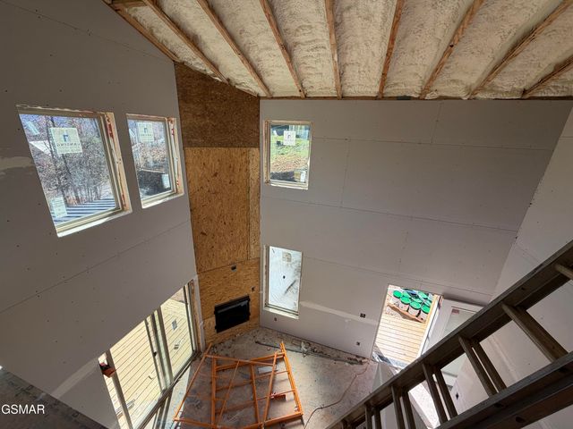 916 Smoky Ct, Gatlinburg, TN 37738